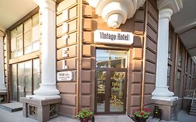 Vintage Hotel On French Boulevard  3*